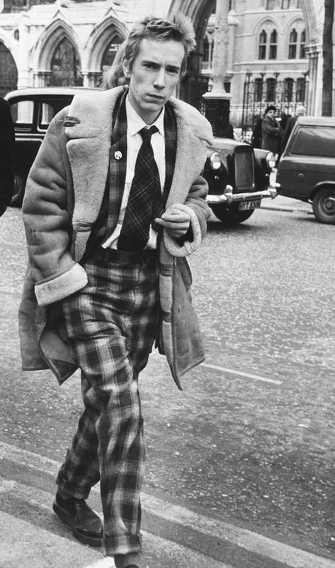 1970s British Punk, Vivienne Westwood 1970s, Vivienne Westwood Punk 1970s, Syd Vicious, Jonny Rotten, Punk Suit, Vivienne Westwood Suit, Tartan Punk, Vivienne Westwood Punk