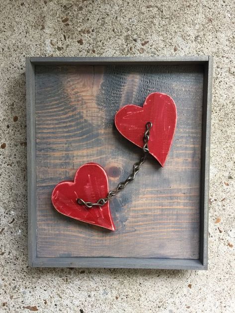 Small Wood Heart Crafts, Wood Crafts For Valentines Day, Wood Heart Crafts Valentines Day, Handmade Wood Crafts Ideas, Valentines Day Pallet Ideas, Wooden Valentines Ideas, Valentines Wood Projects, Valentines Day Wood Signs, Wooden Valentine Crafts