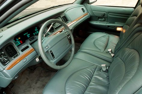 1992-07 Ford Crown Victoria | Consumer Guide Auto Crown Victoria Custom Interior, Bugatti Chiron Interior, Oldschool Cars, Crown Vic, Console Styling, Flashy Cars, Dream Vehicles, Ford Crown Victoria, Ford Ltd