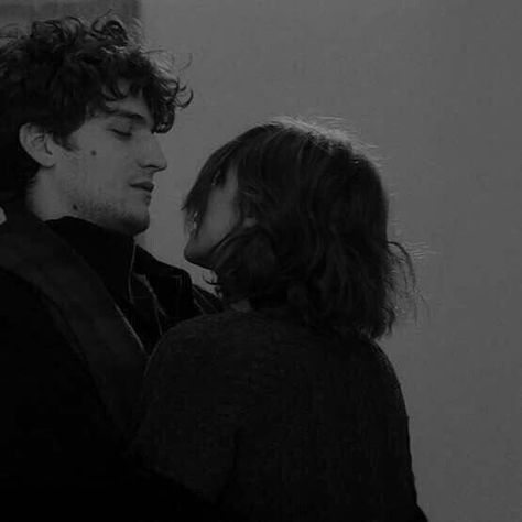 Love eyes and cuddles  #love #couple #romance #hug #cuddle #close #touching #hands #blackandwhite #bw #scene Lovers Aesthetic, Louis Garrel, Barty Crouch Jr, Love Black And White, Chique Outfits, Look Into My Eyes, My Kind Of Love, Love Black, Old Love