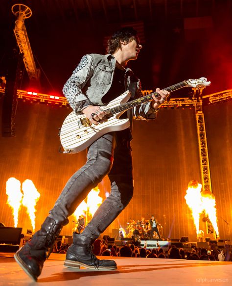 Epic Firetruck's Avenged Sevenfold - Photo by Ralph Arvesen ~ Avenged Sevenfold Concert, Life Is But A Dream, Synyster Gates, Avenged Sevenfold, Concert Photography, Imagine Dragons, Metal Band, Live Concert, Cute Celebrities