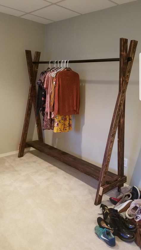 Diy Clothes Rack Wood, Rustic Clothes, Wood Clothing Rack, Sink Organization, Diy Clothes Rack, Aesthetic Bed, Closet Aesthetic, Clothes Racks, تصميم داخلي فاخر