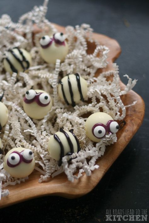 I used storebought Lindt white chocolate truffles and decorated them with colored decorating gel (you could also use frosting) to mimic some Betelgeuse traits...the black and white suit, the purple around the eyes. Truffle Ideas, Lindt White Chocolate, Cake Machine, Candy Eyeballs, Gluten Free Candy, White Chocolate Truffles, Beetlejuice Halloween, Fun Halloween Food, 21 Birthday