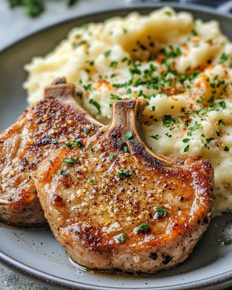 Garlic Parmesan Pork Chops with Cheesy Mashed Potatoes 🍽️ Serves: 4 ⏲️ Cooking Time: 40 minutes 🔥 Calories per serving: 600 📝 Ingredients: For the Pork Chops: 4 boneless pork chops 1/2 cup grated Parmesan cheese 1/4 cup breadcrumbs 2 cloves garlic, minced 1 tsp Italian seasoning 1/2 tsp paprika 1/2 tsp salt 1/4 tsp ground black pepper 2 tbsp olive oil Fresh parsley for garnish (optional) For the Cheesy Mashed Potatoes: 4 large potatoes, peeled and diced 1/2 cup milk 1/4 cup butter 1 cup ... Italian Mashed Potatoes, Pork Chop And Potatoes, Pork Chops And Potatoes, Pork Dishes, Daily Meals, Food Obsession, Interesting Food Recipes, Diy Food, Food Cravings