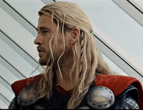 After the events of Thor: The Dark World, when Thor believes Loki is dead, he adds a lock of Loki's hair to his braid. 23 Marvel Movie Details That Show How Much Thought Went Into Them Tony And Pepper, Thor The Dark World, Famous Scientist, Chris Hemsworth Thor, Plaits Hairstyles, Dark World, Marvel Movie, The Dark World, Avengers Movies