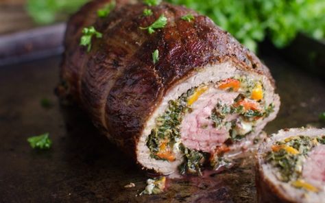 Wow your family and friends with Flank Steak Pinwheels. They’re impressive looking yet super easy to make. Stuffed with delicious cheese, roasted peppers and spinach, they’ll be asking for seconds! Flank Steak Roulade, Stuff Flank Steak Recipes, Flap Meat Recipes Dinners, Flank Pinwheels, Stuffed Flank Steak Recipes, Flap Meat Recipes, Flank Steak Pinwheels, Italian Fish Stew, Stuffed Meat