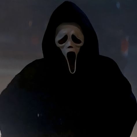 Ghostface in Scream 5 Sidney Scream, Scream 5, Ghost Face Mask, Scream Cast, Scream Franchise, Ghostface Scream, Girl Gang Aesthetic, Scream 6, Scary Wallpaper