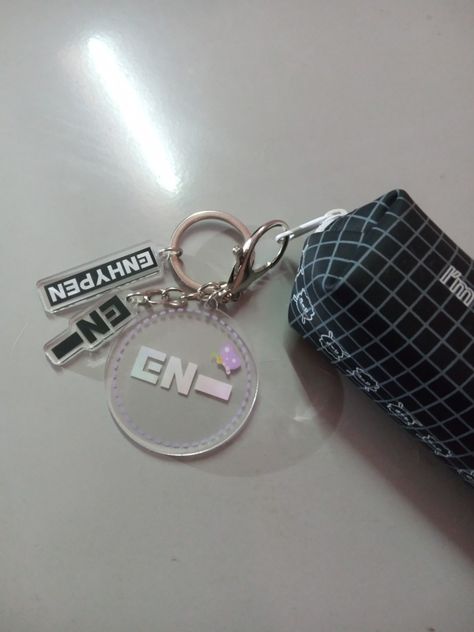 Keychain Kpop Enhypen Stuff Toy, Enhypen Keychain Ideas, Enhypen Diy Ideas, Skz Freebies, Enhypen Keychain, Keyring Kpop, Nct Stickers, Kpop Items, Mochila Kpop