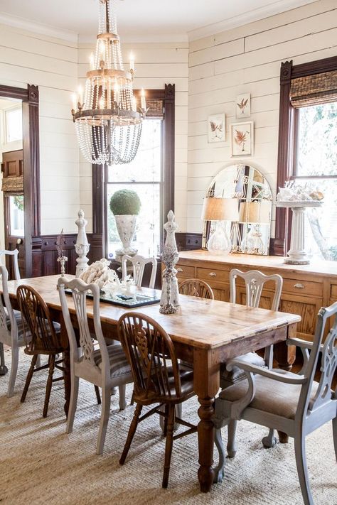 Mismatched Dining Chairs, Dark Wood Table, Dark Wood Kitchens, Porch Fireplace, Traditional Dining Rooms, Kitchen Table Wood, Country Dining Rooms, Country Dining, Dining Room Colors