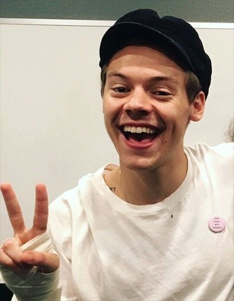 Harry Styles Hands, Harry Styles Smile, Harry 1d, Smile Teeth, Madly Deeply, Harry Styles Photos, Mr Style, Love My Husband, Harry Edward Styles