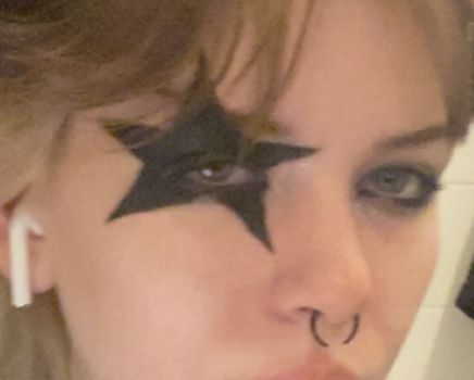 Star Makeup Hooded Eyes, Rock Star Eye Makeup, Goth Star Makeup, Eye Star Makeup, Star On Eye, Star Themed Makeup, Star Clown Makeup, Star Eye Makeup, Star Eyeliner