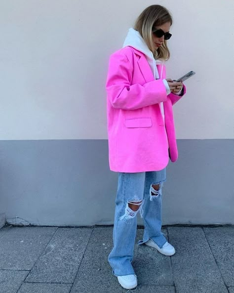 Pink Blazer Outfit, Cooler Look, Pink Coat, Looks Street Style, Blazer Outfits, Colourful Outfits, Women Trends, Outfits Winter, Looks Style