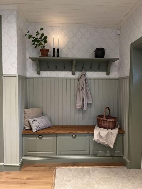 Diy Window Seat, Ikea Entryway, Ikea Desk Hack, Mudroom Decor, Seat Bench, Ikea Hack Ideas, Window Seats, Ikea Furniture Hacks, Hallway Designs