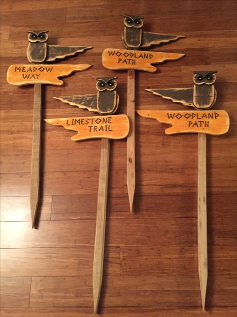 Hiking Trail Signs Diy, Owl Sign, Fall Yard Decor, Summertime Crafts, Fall Wood Crafts, Halloween Wood Crafts, Barn Wood Projects, Wooden Owl, Owl Crafts