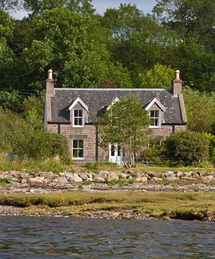 Scotland Cottage, Scottish Cottage, Cottages Scotland, Scottish Cottages, Comfortable Bedroom Decor, Cottages By The Sea, Cottage Farmhouse Decor, Scottish Homes, Stone Cottages