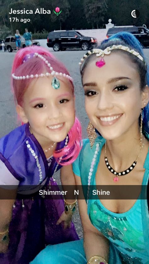 Jessica Alba with Haven Shimmer And Shine Costume, Shine Costume, Jessica Alba Dress, Shimmer Y Shine, Bohemian Birthday, Arabian Night, Halloween Bash, Shimmer Shine, Cool Mom