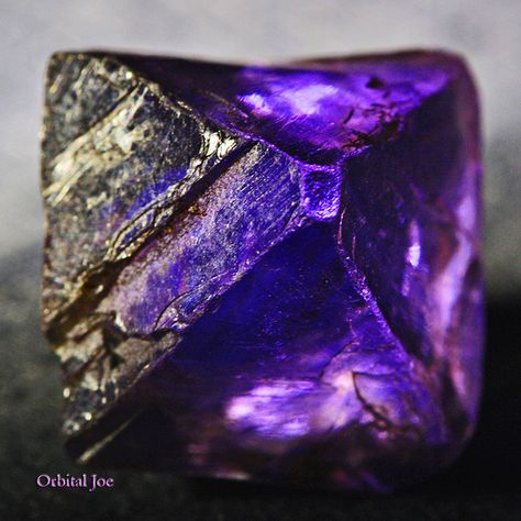 #Octahedron #Purple #Fluorite #Crystal  ღ Shared with Love & Light, ღ~ 'The Power Within'  http://www.Facebook.com/AwakeningThePowerWithin Minerals Crystals Rocks, Purple Fluorite, Pretty Rocks, Beautiful Rocks, Fluorite Crystal, Mineral Stone, Minerals And Gemstones, Rocks And Gems, Gem Stones