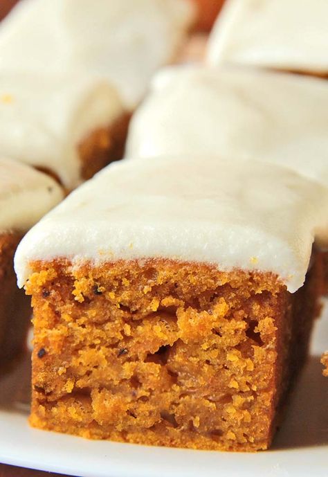 Pumpkin Bars with Cream Cheese Frosting Pumpkin Bars With Cream Cheese, Bars With Cream Cheese Frosting, Bars With Cream Cheese, Coconut Dessert, Pumpkin Desserts, Brownie Desserts, Pumpkin Bars, Oreo Dessert, With Cream Cheese Frosting