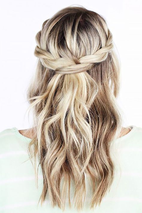 Chic And Easy Wedding Guest Hairstyles ❤ See more: http://www.weddingforward.com/wedding-guest-hairstyles/ #weddings Braid Crown Tutorial, Weekend Hair, Wedding Guest Hairstyles, Fishtail Braid, Wedding Hair Down, Penteado Cabelo Curto, Short Hairstyle, Half Up Hair, Wedding Hair And Makeup