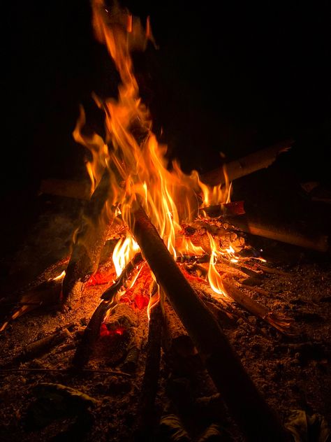 Campfire At Night, Bonfire Instagram Story, Sneak Out, Sneaking Out, Campfire Aesthetic, Bonfire Aesthetic, Fireworks Photo, Farm Day, Beautiful Butterfly Photography