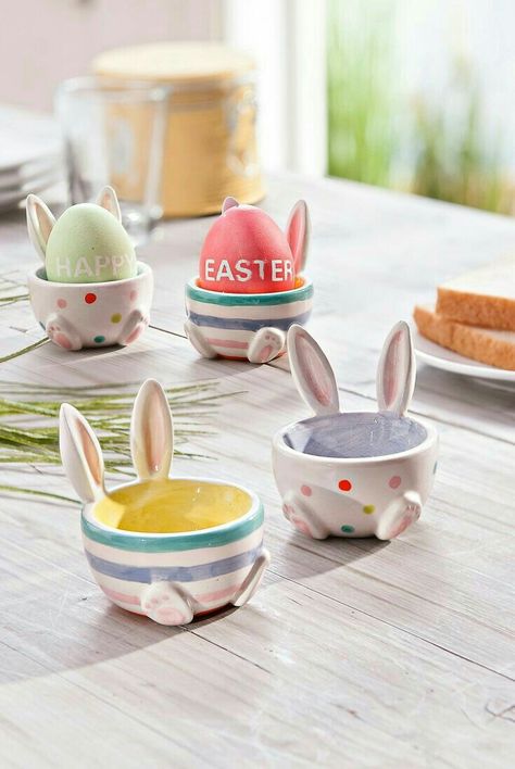 Ceramic Egg Holder, Easter Pottery, Diy Keramik, Egg Cups Holders, Ceramic Egg Cups, Egg Stand, Bunny Egg, Sculptures Céramiques, Easter Bunny Eggs