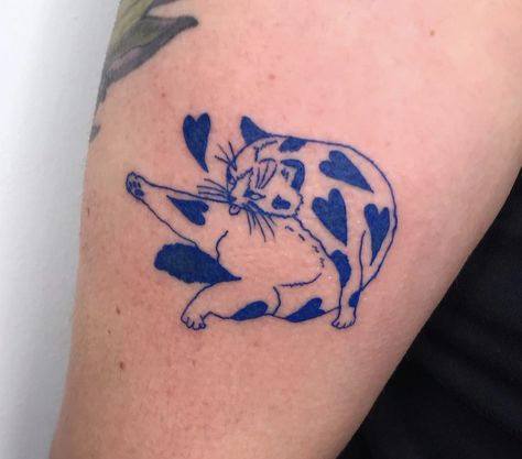 Ink Cat Tattoo, White Cat Tattoo, Chat Up Lines, Cat Tattoo Ideas, Believe Tattoos, Hippie Tattoo, Blue Tattoo, Tattoo Photography, Cute Tiny Tattoos