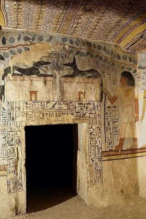 Paintings inside the tomb of Sennefer,the Vizier and the Mayor of Thebes (Luxor),during King Amenhotep II's reign,around 1400 BC. Ancient Egyptian Architecture, Starověký Egypt, Ancient Egyptian Tombs, Kemet Egypt, Ancient Egypt Art, Empire Romain, Egyptian Style, Egypt History, Architecture 3d