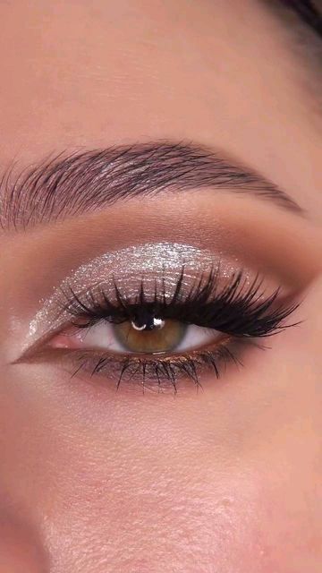 Sparkly Eye Makeup, Prom Makeup For Brown Eyes, Teknik Makeup, Silver Eye Makeup, Ball Makeup, Eye Makeup Images, Christmas Eye Makeup, Hazel Eye Makeup, Mekap Mata