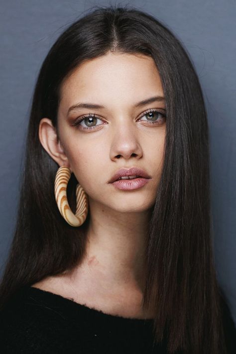 Marina Nery Marina Nery, Make Your Hair Grow Faster, Make Hair Grow Faster, Hair Grow Faster, Make Hair Grow, Portrait References, Unique People, Photography Light, Female Reference