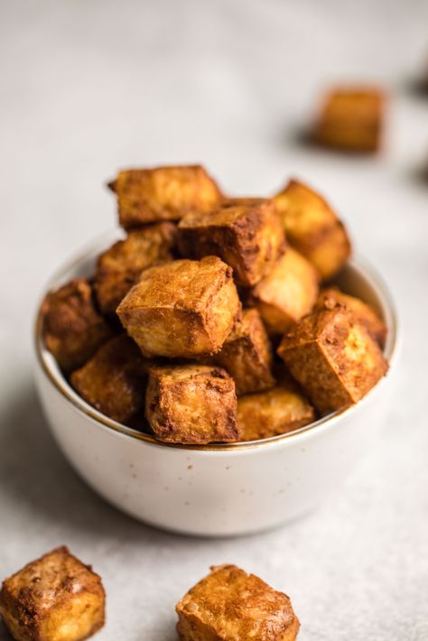 Best Crispy Tofu, Sustainable Recipes, Nutritional Yeast Recipes, Vegetarian Mains, Tofu Recipes Vegan, Vegan Meat, Tofu Recipe, Tofu Dishes, Veggie Meals