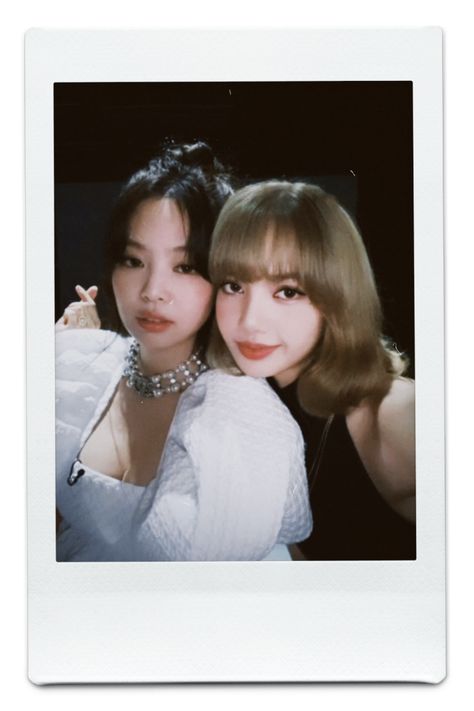 Jenlisa Polaroid, Jenlisa Aesthetic, Journal Icon, Jennie And Lisa, Polaroid Aesthetic, Film Polaroid, Jennie Jisoo, Jennie Lisa, Blackpink Photos