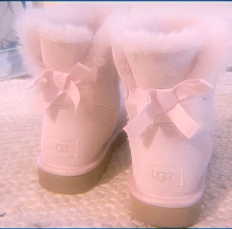 Comfy Slides, Pink Ugg Boots, Cute Uggs, Dream Birthday, Birthday Haul, Uggs With Bows, Fluffy Shoes, Pretty Sneakers, Pink Uggs