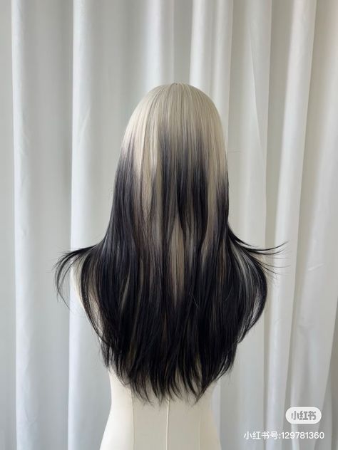 Platinum Roots Black Ends, Blonde With Black Extensions, Black And White Layered Hair, Blonde Black Tips Hair, Back And White Hair, White Hair Black Highlights, White Roots Black Hair, Blonde Hair Black Ends, Black And White Balayage