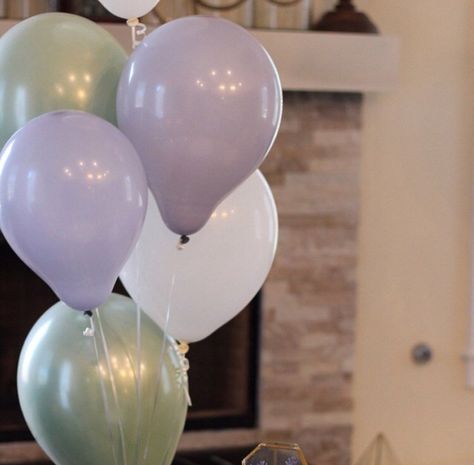 Lavender Baby Shower Theme, Sage Green Balloons, Light Green Wedding, Wedding Decor Green, Dawsonville Georgia, Lavender Balloons, Lilac Decor, Purple Sweet 16, Lavender Baby Showers