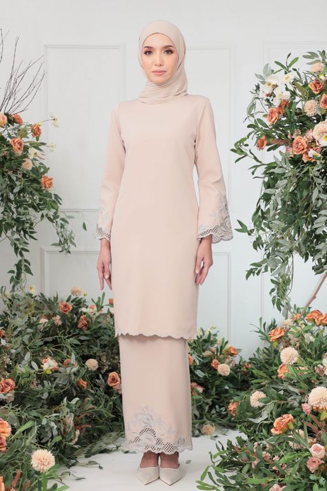 Mini Kurung Modern, Dress Melayu, Baju Kurung Moden Style, Eid Outfit Ideas, Fashion Muslimah, Eid Fashion, Nikah Outfit, Kebaya Modern Dress, Baju Kurung Moden