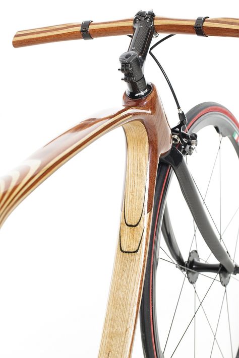 carbon wood bike designboom Bicycle Handmade, Woodworking Carving, Wooden Bicycle, Wood Bike, Wooden Bike, Velo Vintage, Bicycle Maintenance, Custom Bicycle, Bicycle Art