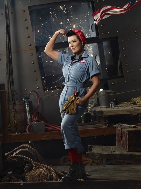 Rosie Pinup Mechanic Costume, Rosie The Riviter, Rosie The Riveter Costume, Bladder Leakage, Creative Costumes, Rosie The Riveter, Kris Jenner, Great Women, Famous Women