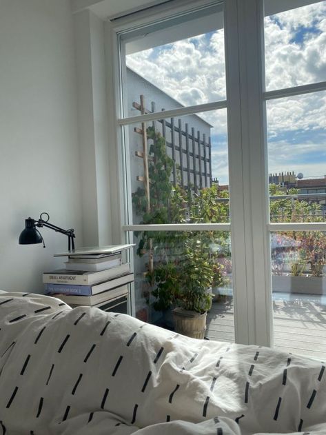 bedroom window ideas aesthetic Small Bedroom Big Window, Small Room Big Window, Window Ideas Aesthetic, Window Decor Bedroom, Bedroom Window Decor, Bedroom Window Ideas, Bedroom Window Design, Aesthetic Bedroom Decor Ideas, Plant Bed