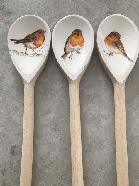 Decoupage Wooden Spoons, Dequpage Ideas, Painted Wooden Spoons, Wooden Spoon Crafts, Spoon Craft, Painted Spoons, Christmas Spoons, Drawing Room Decor, Spoon Crafts