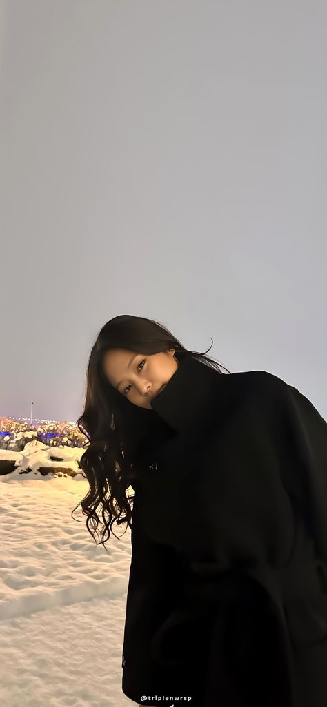 Techno Outfit, Jennie Wallpaper, Armenian Culture, Selena Gomez Cute, Straykids Hyunjin Photoshoot, Blackpink Funny, Jennie Kim Blackpink, Smile Girl, Jennie Lisa