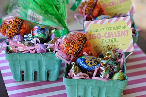 Easter Teacher Gifts, Mini Easter Basket, Teacher Gift Baskets, Easter Dishes, Easter Favors, Principal Gifts, Easter Gift Baskets, Teacher Appreciation Week, Easter Egg Hunt