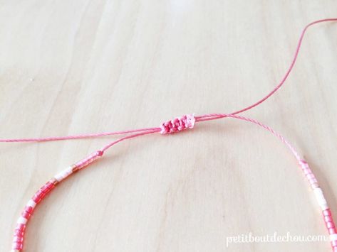 Tuto Miyuki: Bracelet de l'amitié fermeture macramé - Petit Bout de Chou #bracelet #bracelet #perle Origami Elephant, Friendship Bracelets Easy, Bracelet Miyuki, Embroidery Bracelets, Beading Cord, Miyuki Bracelet, Macrame Knot, Bracelet Diy, Macrame Knots