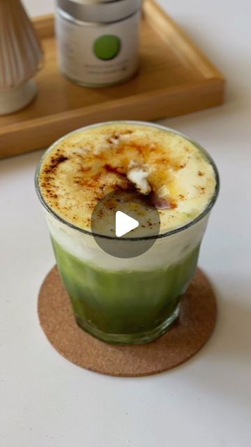 MATCHA.COM on Instagram: "Matcha Latte with Creme Brulee Foam 🍮🍵 | Break caramelized sugar in case of an emergency 🚨 This drink will surely satisfy your sweet tooth cravings, no rescue mission needed! 😋  Ingredients - 2 1/2 tsp Matcha.com matcha - 1/3 cup hot water - 1/3 cup and 1 tbsp milk - 1/8 cup heavy cream - 1 tbsp condensed milk or 1/2 tsp vanilla syrup - sugar for topping - ice cubes  Instructions — Sift matcha in a chawan, and add hot water. Whisk until frothy. Then pour into a glass with ice cubes. — For the sweet cold foam, froth heavy cream, 1 tbsp milk, and condensed milk/vanilla syrup until smooth. — Pour milk into filled glass. Then top with cold foam. — Sprinkle sugar over the foam, then torch. Enjoy!" Matcha Foam, Matcha Foam Starbucks, Hot Matcha, Matcha Sweet Cream Cold Foam, Matcha White Hot Chocolate, Caramelized Sugar, Vanilla Syrup, Matcha Latte, Condensed Milk