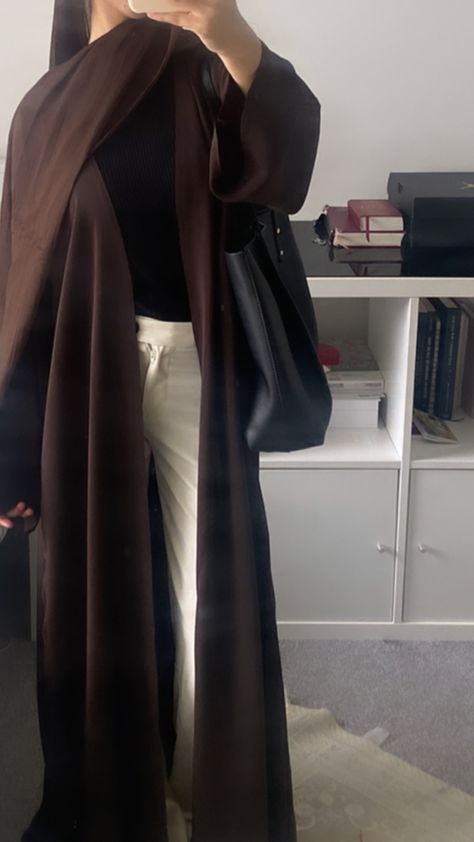 Open Abaya Outfit Casual, Summer Abaya Outfits, Open Abaya Outfit, Abaya Fits, Brown Outfit Aesthetic, Eid Outfit Ideas, Abaya Outfit, Mode Hijabi, Open Abaya