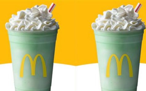 A September Shamrock Shake? It is halfway to St Patrick's Day! Mcdonalds Chocolate Milkshake, Shamrock Shake Mcdonalds, Mcdonalds Shakes, Mcdonalds Milkshake, Shamrock Shake Recipe, Mint Shake, Mcdonald Menu, Ice Cream Menu, Liquid Sugar