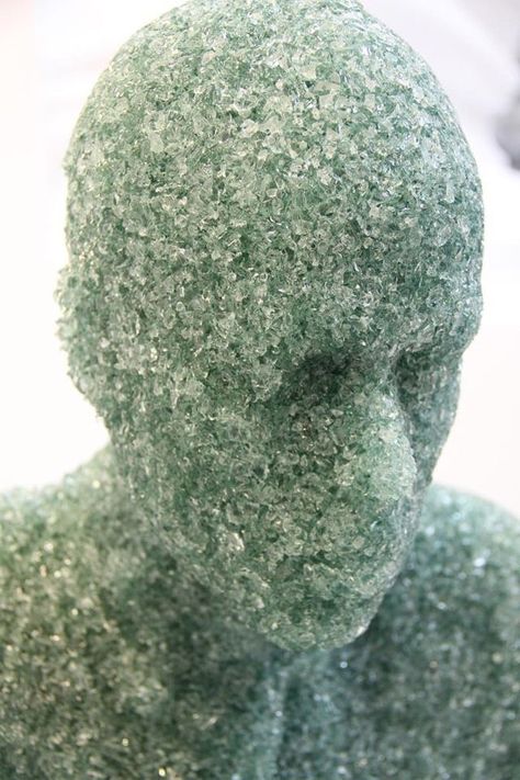 shattered glass Sculpture Textile, Daniel Arsham, L'art Du Vitrail, Sculpture Stand, Glass Sculptures, Shattered Glass, Chihuly, Foto Art, Sea Glass Art