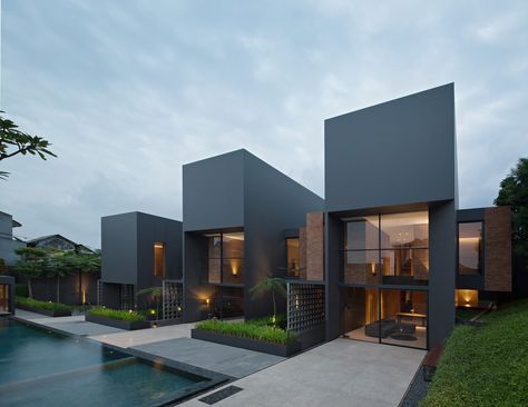 Kramat Jati House by Studio Air Putih – mooool Compact House, Townhouse Designs, Architecture Magazines, Row House, Facade House, Terrace House, Residential Architecture, House Designs Exterior, 인테리어 디자인