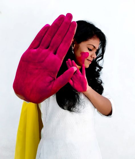 Holi Shoot Photo Ideas, Holi Selfie Ideas, Holi Pose Ideas, Holi Photo Ideas, Holi Look, Holi Photoshoot Ideas, Colour Fest, Holi Poses, Holi Shoot