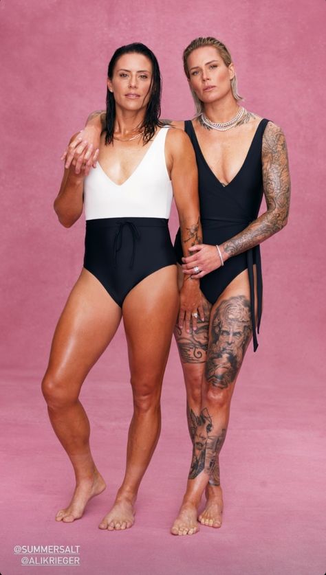 Ali Krieger and Ashlyn Harris for Summersalt Ali Krieger, Soccer Women, Ashlyn Harris, Uswnt Soccer, Black And White Swimsuit, Women's Soccer Team, Usa Soccer Women, Swimwear Model, Usa Soccer