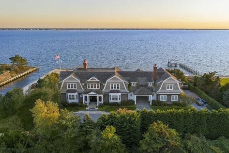 Newport Beach House Exterior, Country Club Exterior, The Hamptons Houses, Hamptons Houses, Brindleton Bay, Nantucket House, Nantucket Style Homes, Beach Mansion, England Summer